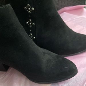 Est 1946 Faux Black Suede Ankle Boots Size 9 wide Silver Studs side zipper